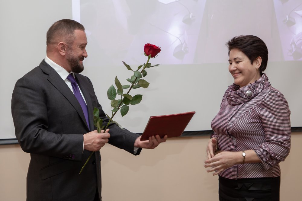 Опыт и умение слушать помогают выполнить свой долг