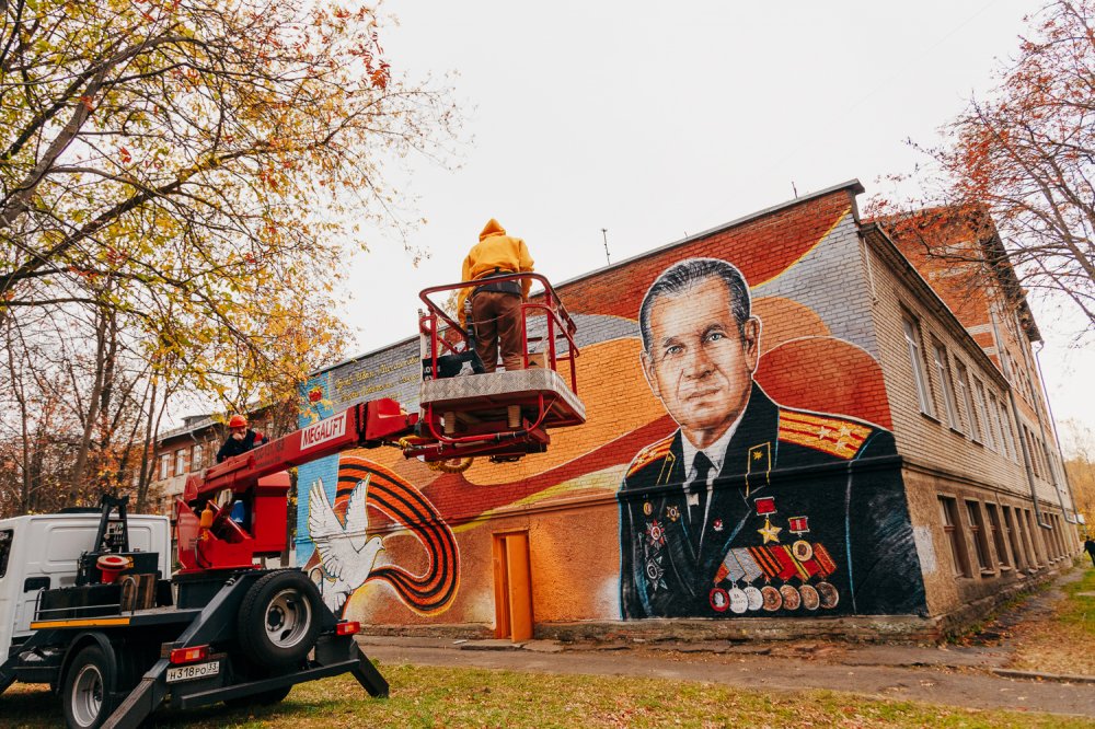 Герой в масштабе